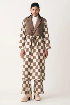 Three Umber & Ivory Checkered Broad Bottom