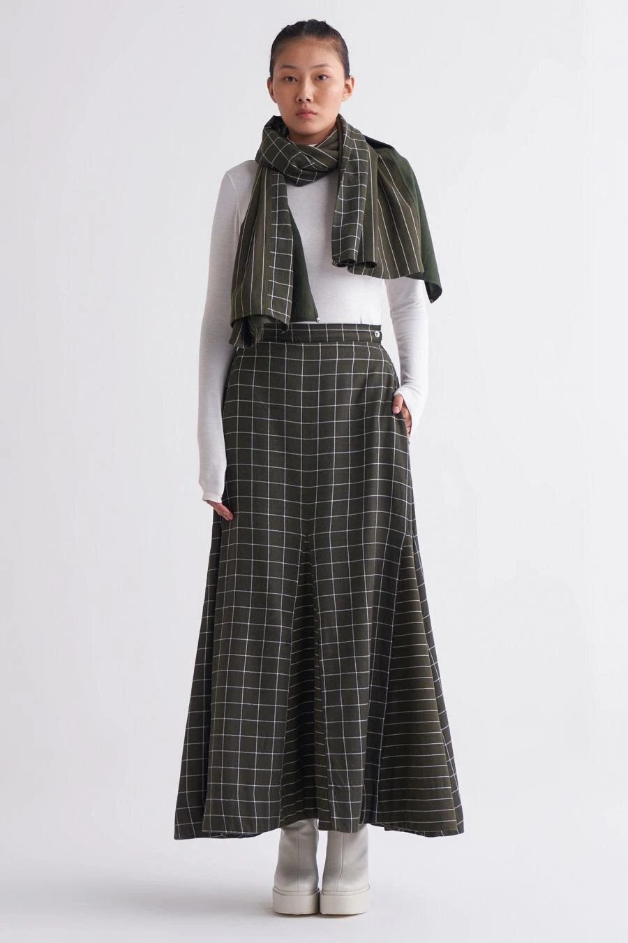 Three Olive Checkered Circular Skirt & An Applique Scarf 1 Three Olive Checkered Circular Skirt & An Applique Scarf
