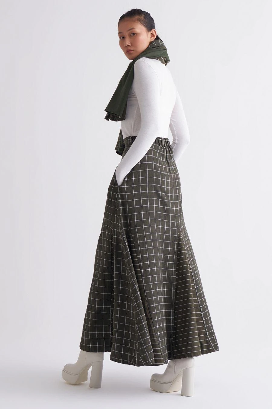 Three Olive Checkered Circular Skirt & An Applique Scarf 3 Three Olive Checkered Circular Skirt & An Applique Scarf - Image 3