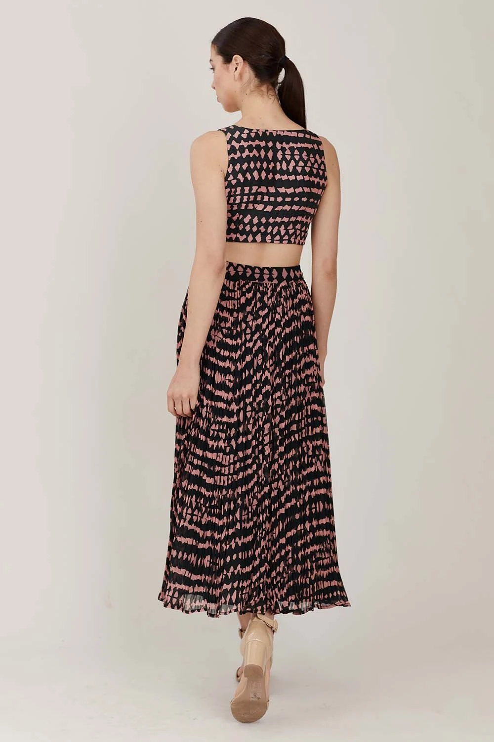 KoAi Abstract Printed Pleated Skirt 3 KoAi Abstract Printed Pleated Skirt - Image 3